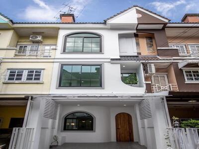 For Sales : Wichit, One-Story Townhouse @Saphan Hin Village, 2B1B